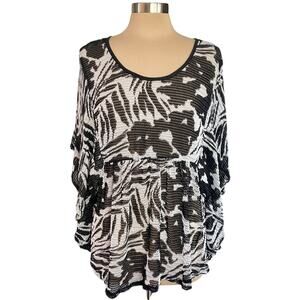 Cocomo Woman Black White Sheer Mesh Top Bat Wing Scoop Neck Size 1X Bohemian